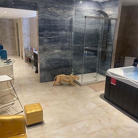 ルーアンGolden Junior - Jacuzziアパートメント エクステリア 写真