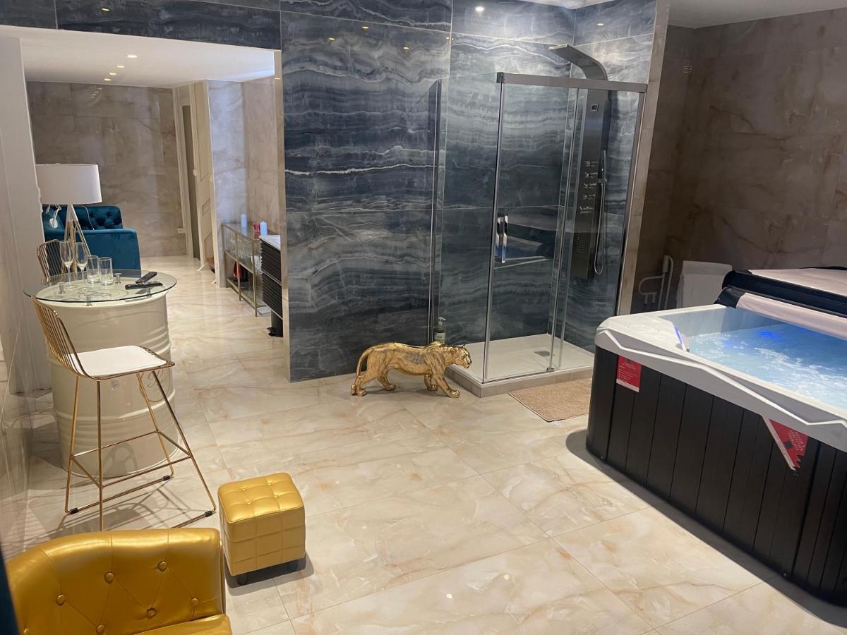 ルーアンGolden Junior - Jacuzziアパートメント エクステリア 写真